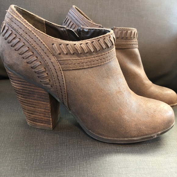 Carlos Santana Shoes - Carlos Santana Size 7 Women’s Leather Ankl…